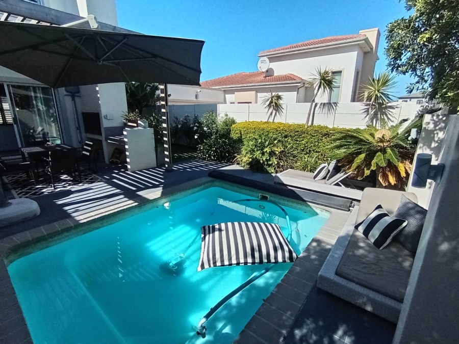 4 Bedroom Property for Sale in Parklands North Western Cape